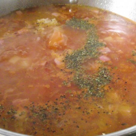 Krok 5 - Pomidorowy kapuśniak z kiełbaską foto