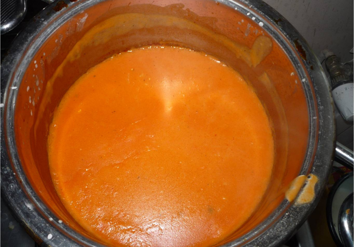 Pomidorowy sos do gołąbków mamusi. foto