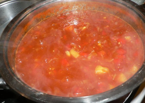 Fotografia przedstawiająca Pomidorowy sos słodko-kwaśny