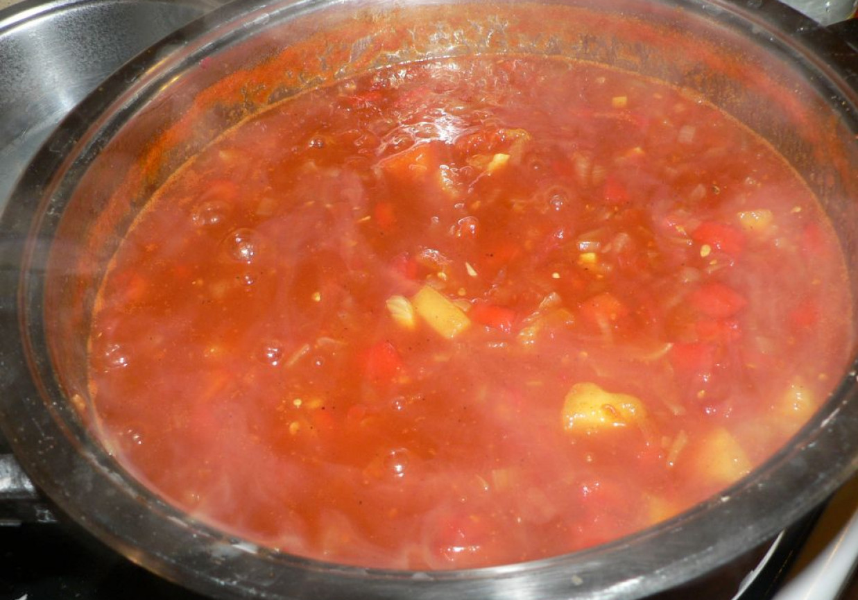 Pomidorowy sos słodko-kwaśny foto