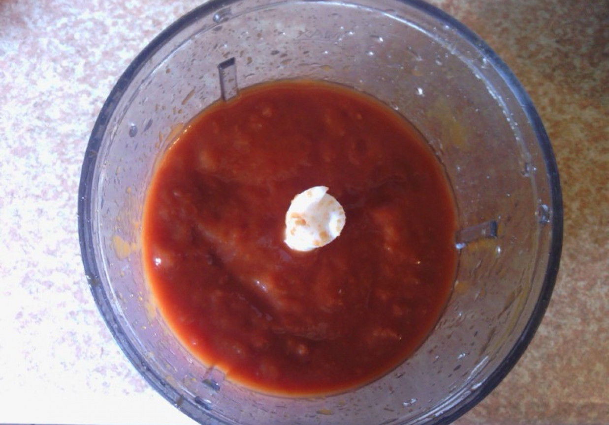 Pomidorowy sos z bazylią foto
