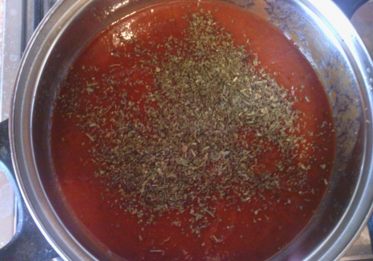 Pomidorowy sos z bazylią foto
