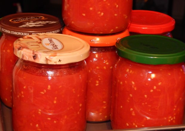 Fotografia przedstawiająca Pomidory duszone z papryką - na zimę