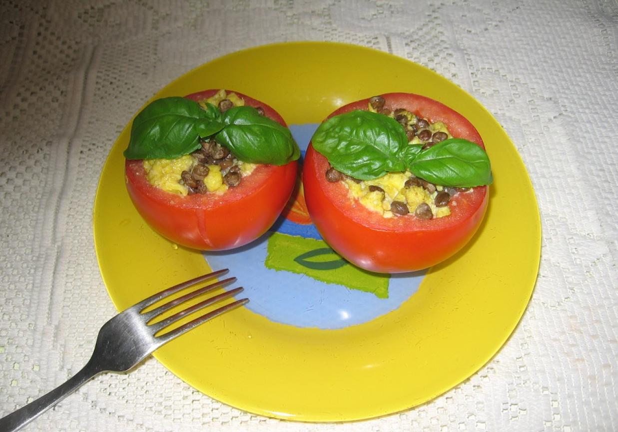 Pomidory faszerowane jajkiem i soczewicą foto