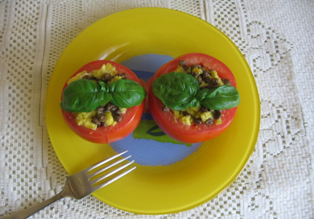 Pomidory faszerowane jajkiem i soczewicą foto