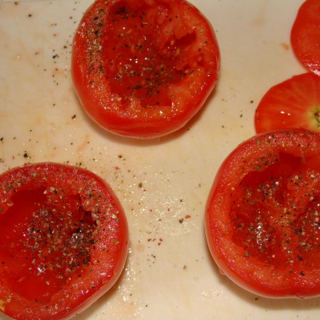 Krok 1 - Pomidory faszerowane kaszanką foto