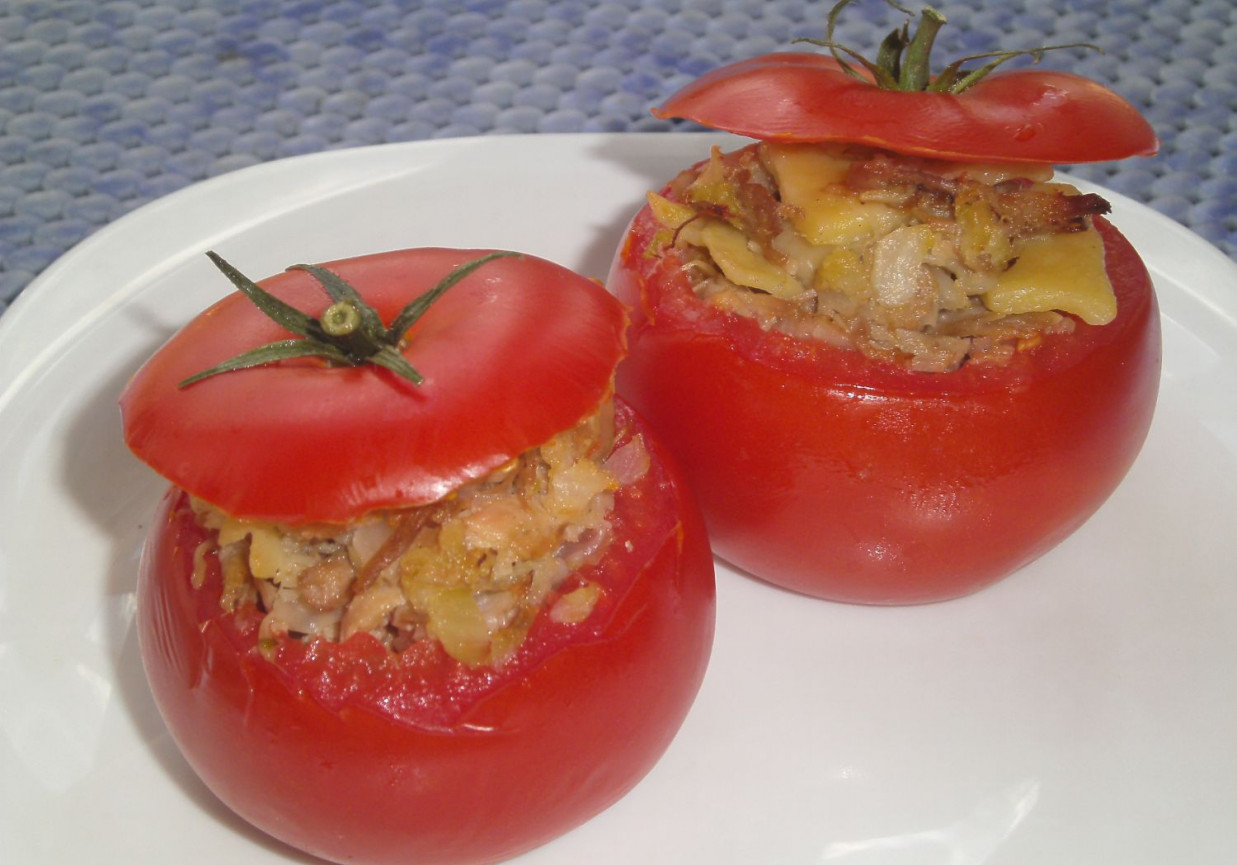 Pomidory faszerowane łazankami foto