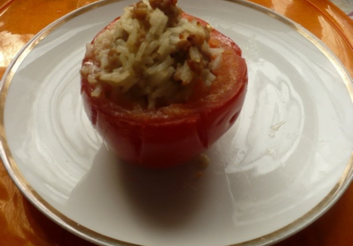 Pomidory faszerowane mięsem mielonym i ryżem foto