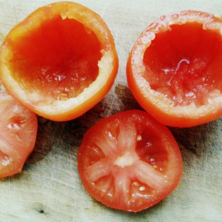 Krok 1 - Pomidory faszerowane mięsem z fetą foto