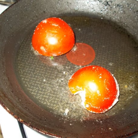 Krok 5 - Pomidory faszerowane papryką foto