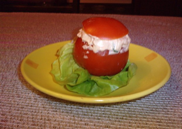 Fotografia przedstawiająca Pomidory faszerowane pastą z papryki