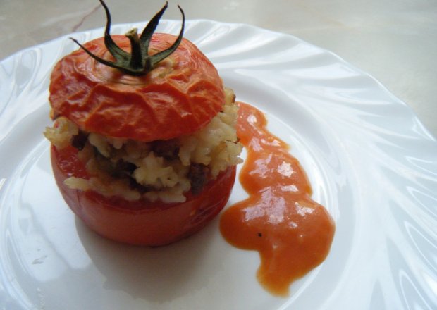 Fotografia przedstawiająca Pomidory faszerowane ryżem