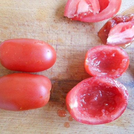 Krok 1 - Pomidory faszerowane tuńczykiem foto