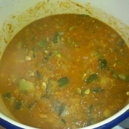 Krok 3 - Pomidory i cukinia sos do makaranów w słoiku foto