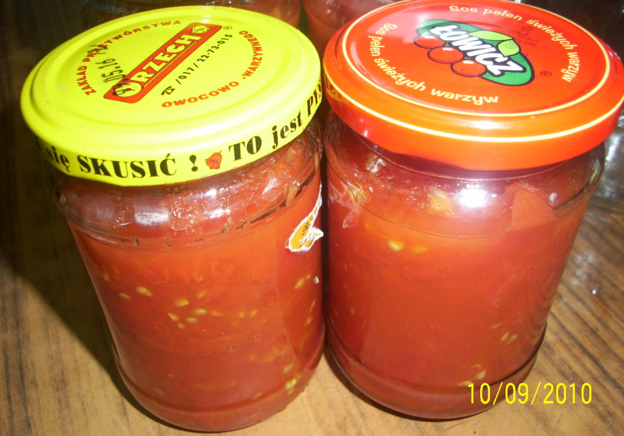 Pomidory krojone pasteryzowane foto