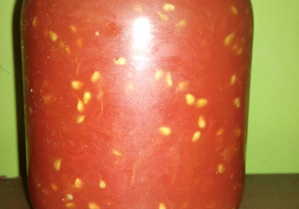 Pomidory krojone "w puszce" foto