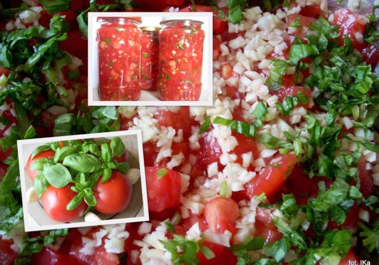Pomidory krojone z czosnkiem i bazylią foto