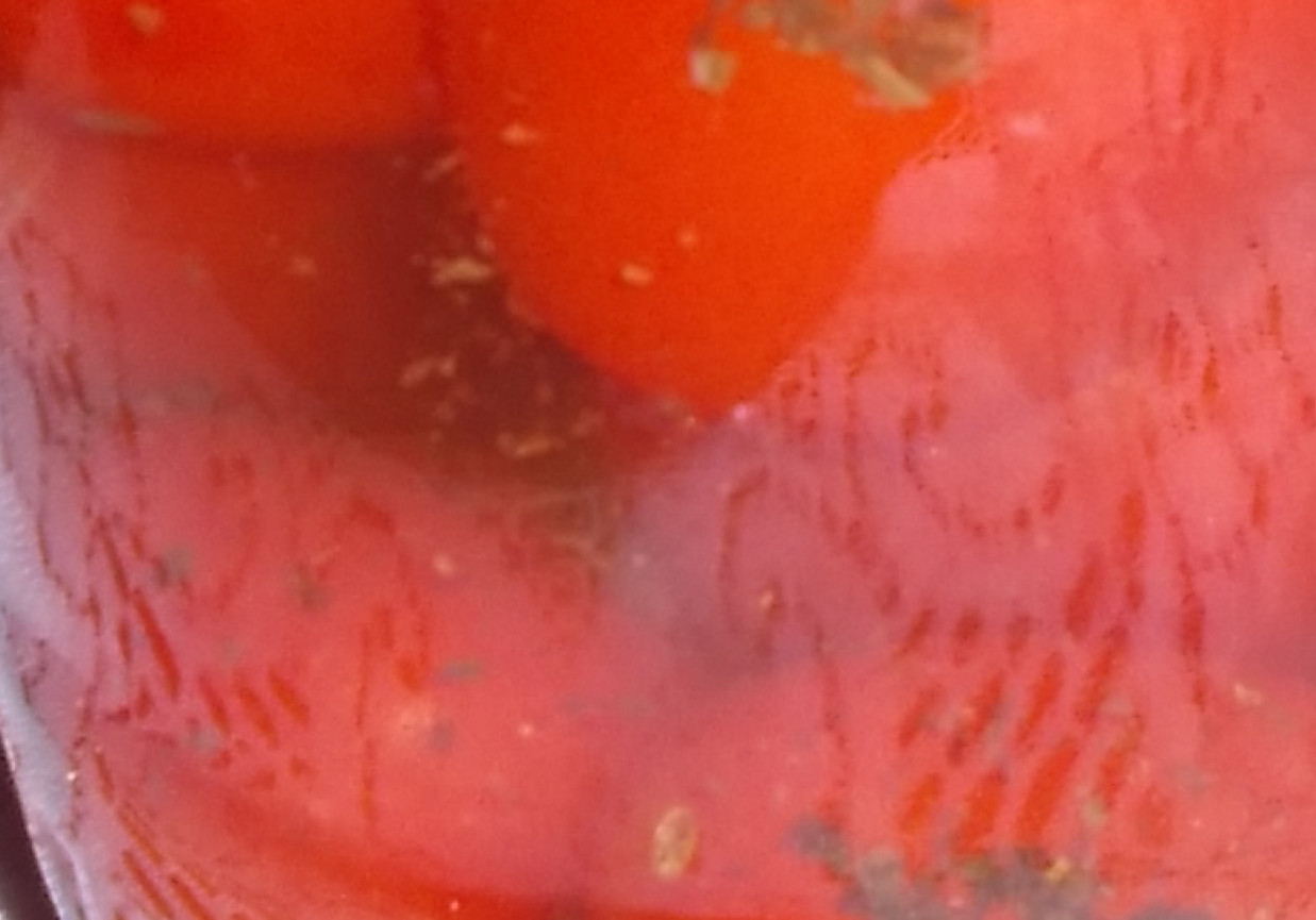 pomidory marynowane z bazylią foto