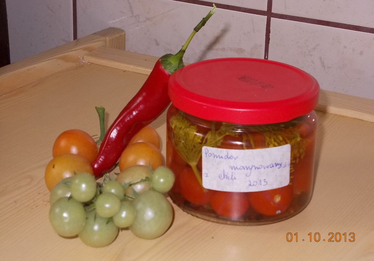 Pomidory marynowane z chilli foto