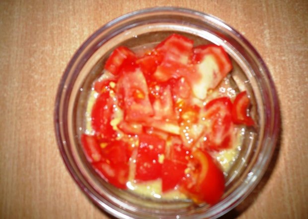 Fotografia przedstawiająca pomidory na ostro