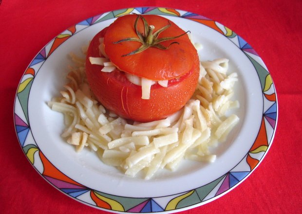 Fotografia przedstawiająca Pomidory nadziewane makaronem