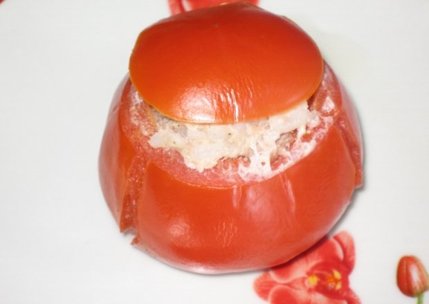 Fotografia przedstawiająca Pomidory nadziewane mięsęm i ryżem