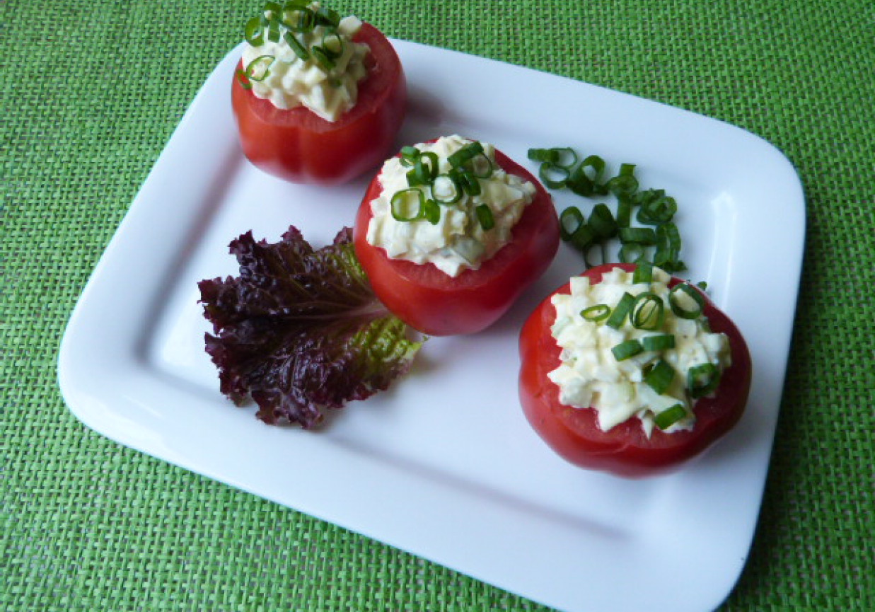 Pomidory nadziewane sałatką śledziową foto