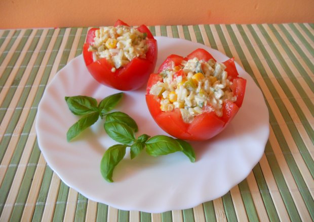Fotografia przedstawiająca Pomidory nadziewane sałatką
