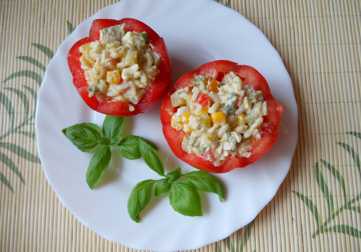 Pomidory nadziewane sałatką foto