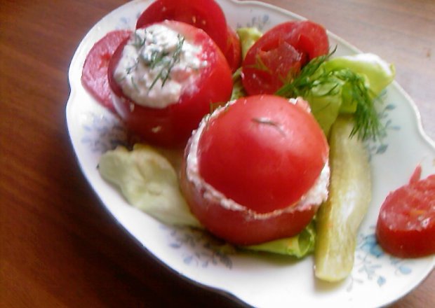Fotografia przedstawiająca Pomidory nadziewane twarożkiem