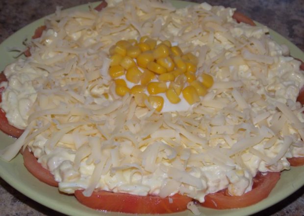 Fotografia przedstawiająca Pomidory pod jajeczno serową kołderką
