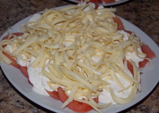 Fotografia przedstawiająca Pomidory pod serową pierzynką