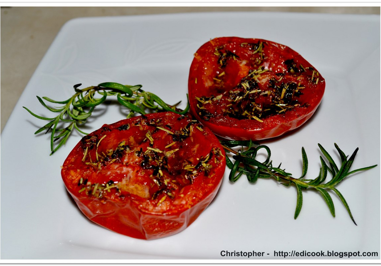 Pomidory spod grilla. foto