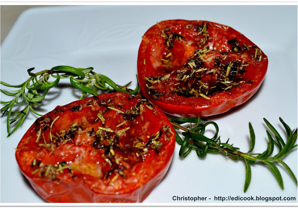 Pomidory spod grilla. foto