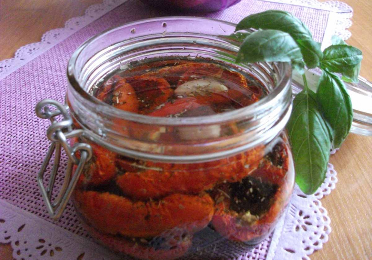 Pomidory suszone z oregano i bazylią foto