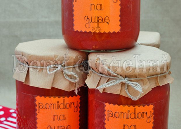 Fotografia przedstawiająca Pomidory w słoikach na zimę - do zupy