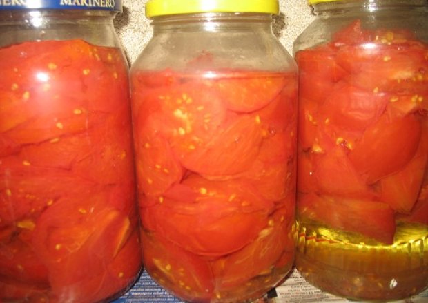 Fotografia przedstawiająca Pomidory w słoiku