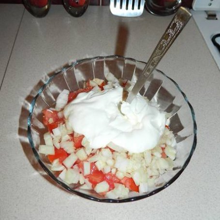 Krok 2 - Pomidory z cebulą i ze śmietaną. foto