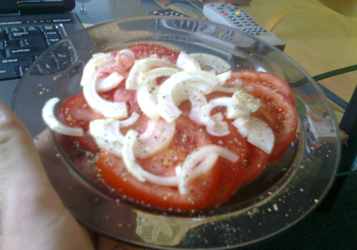 pomidory z cebulą foto