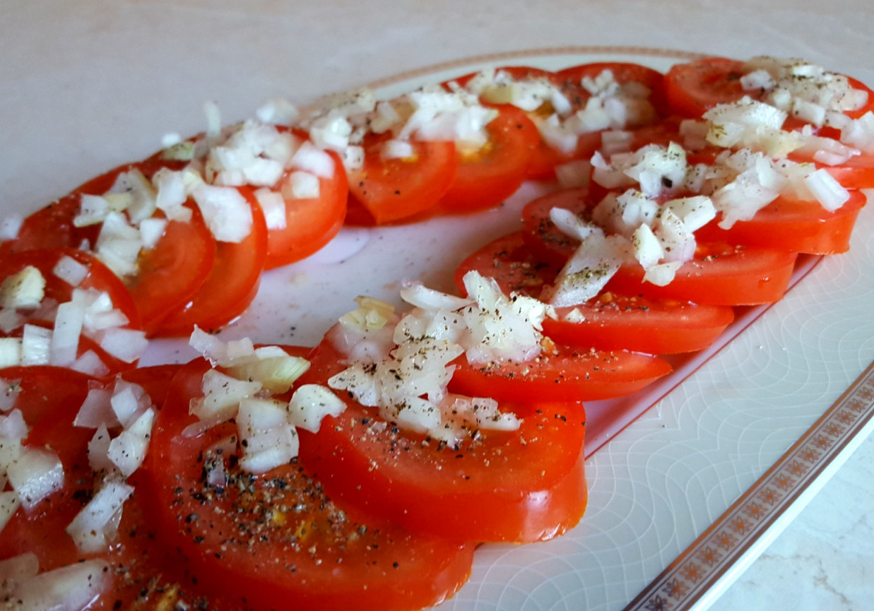 Pomidory z cebulą foto