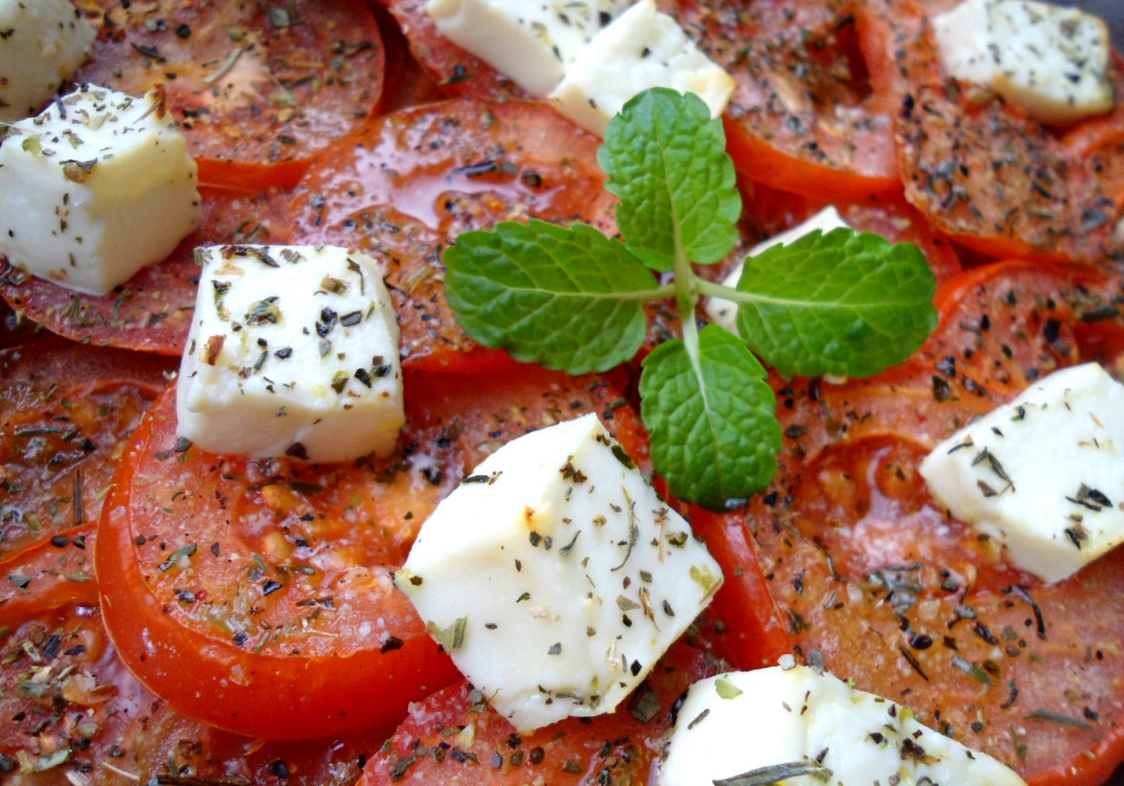 Pomidory z fetą zapiekane w ziołach i oliwie tymiankowej foto