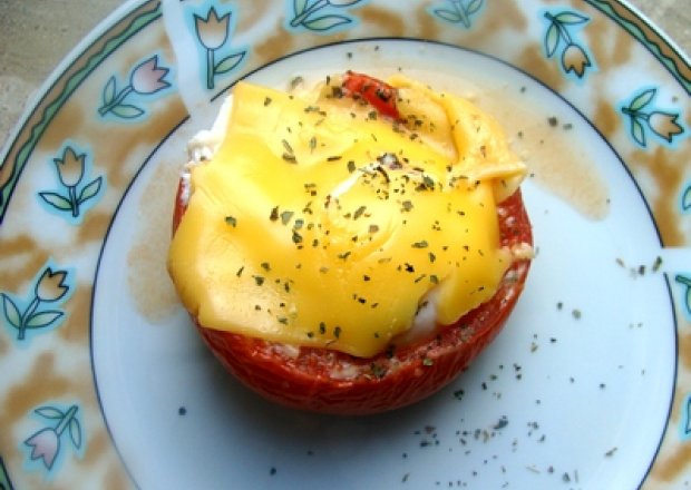 Fotografia przedstawiająca Pomidory z jajkiem w koszulce