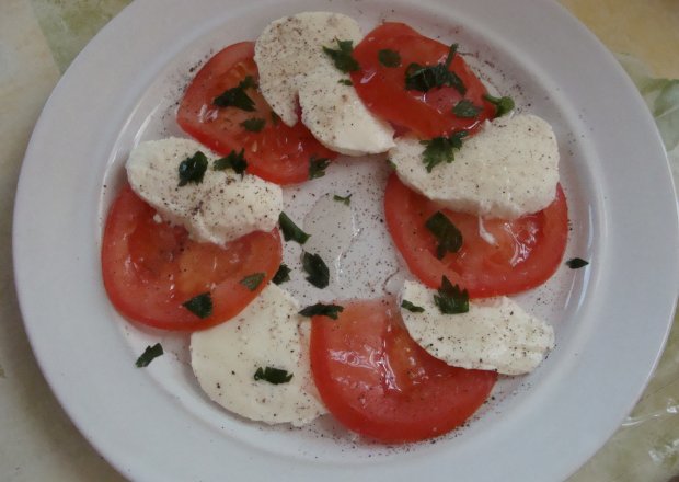 Fotografia przedstawiająca Pomidory z mozzarellą