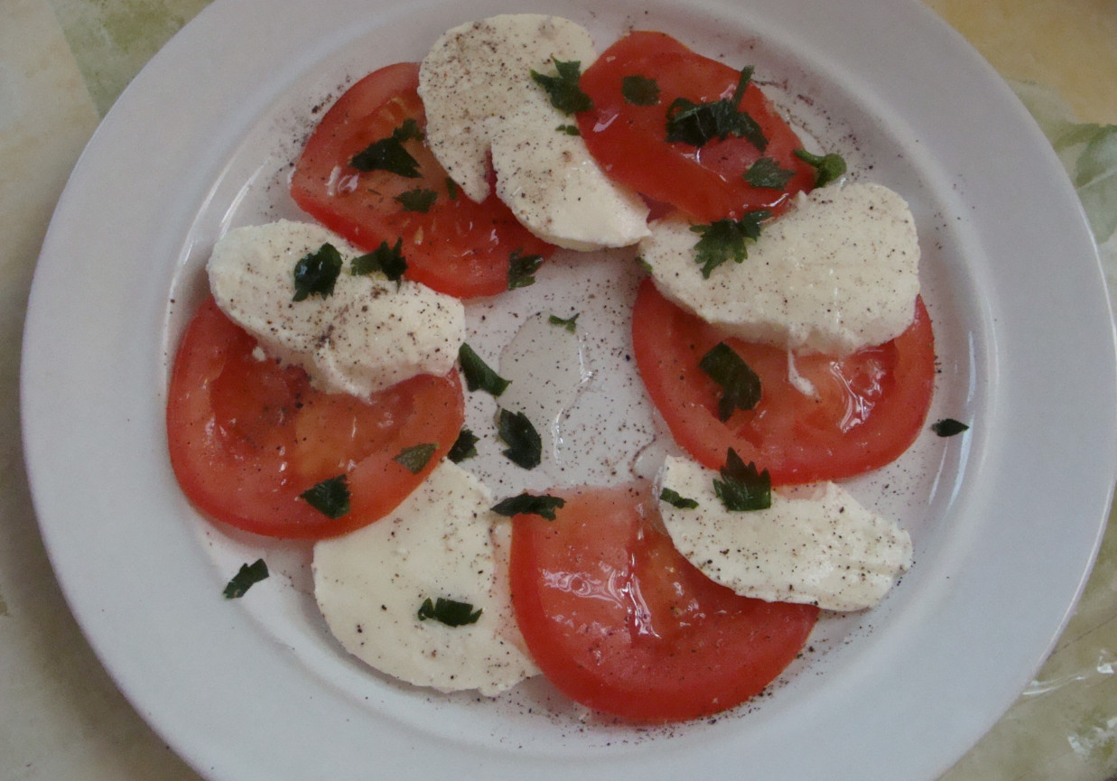 Pomidory z mozzarellą  foto