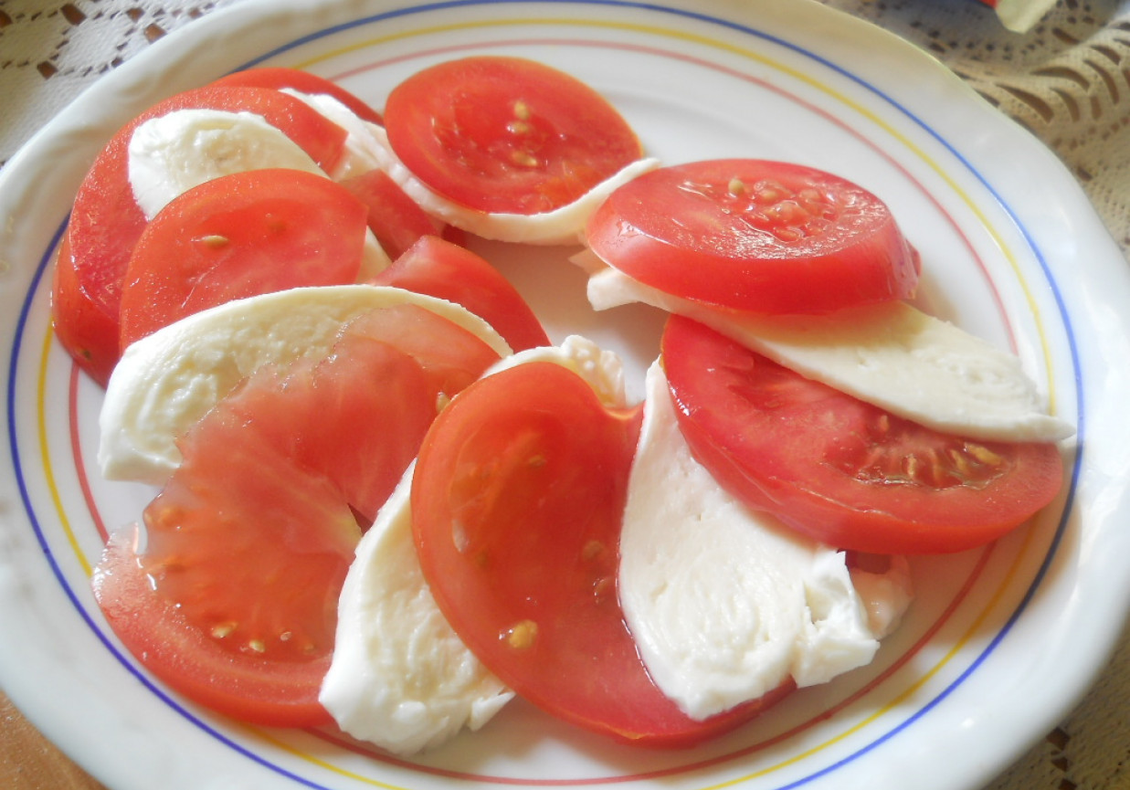 Pomidory z mozzarellą foto