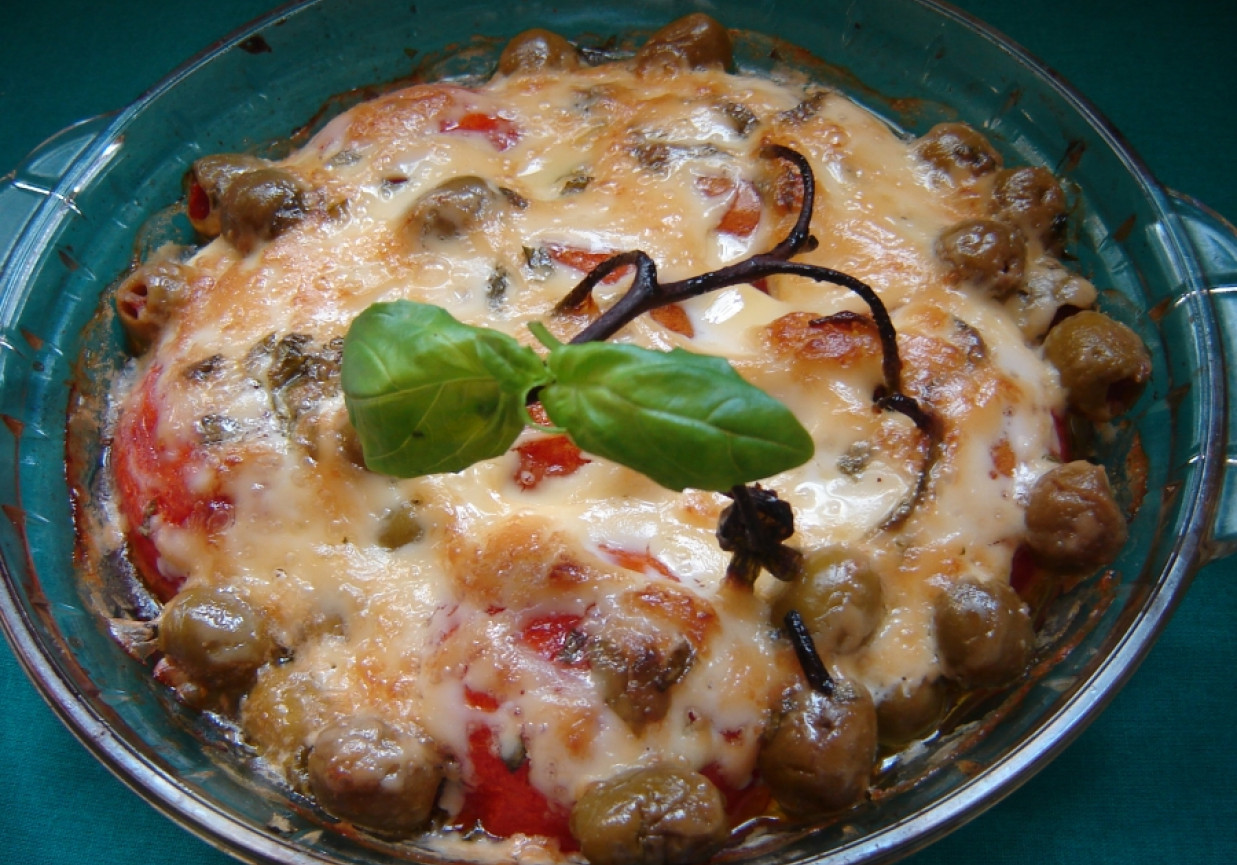 Pomidory z oliwkami z kuchni włoskiej foto