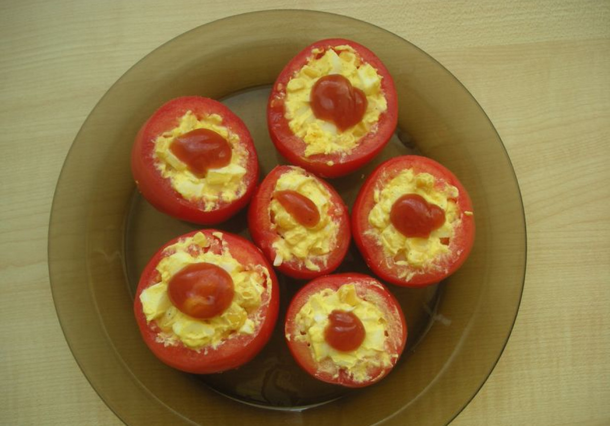 Pomidory z pastą jajeczną foto