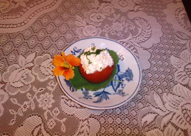 Fotografia przedstawiająca Pomidory z sałatką