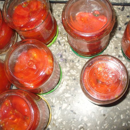 Krok 6 - Pomidory z ziołami  do słoików foto