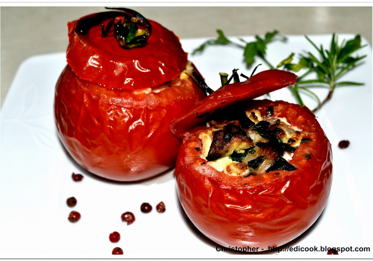 Pomidory zapiekane z borowikami i jajkami foto